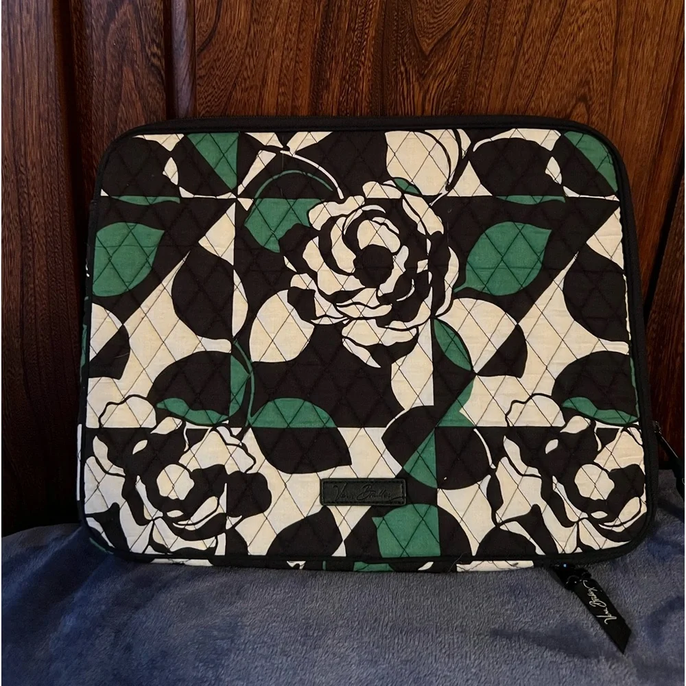 Vera Bradley Imperial Rose Cloth Computer, iPad Zippered Cover, good condition